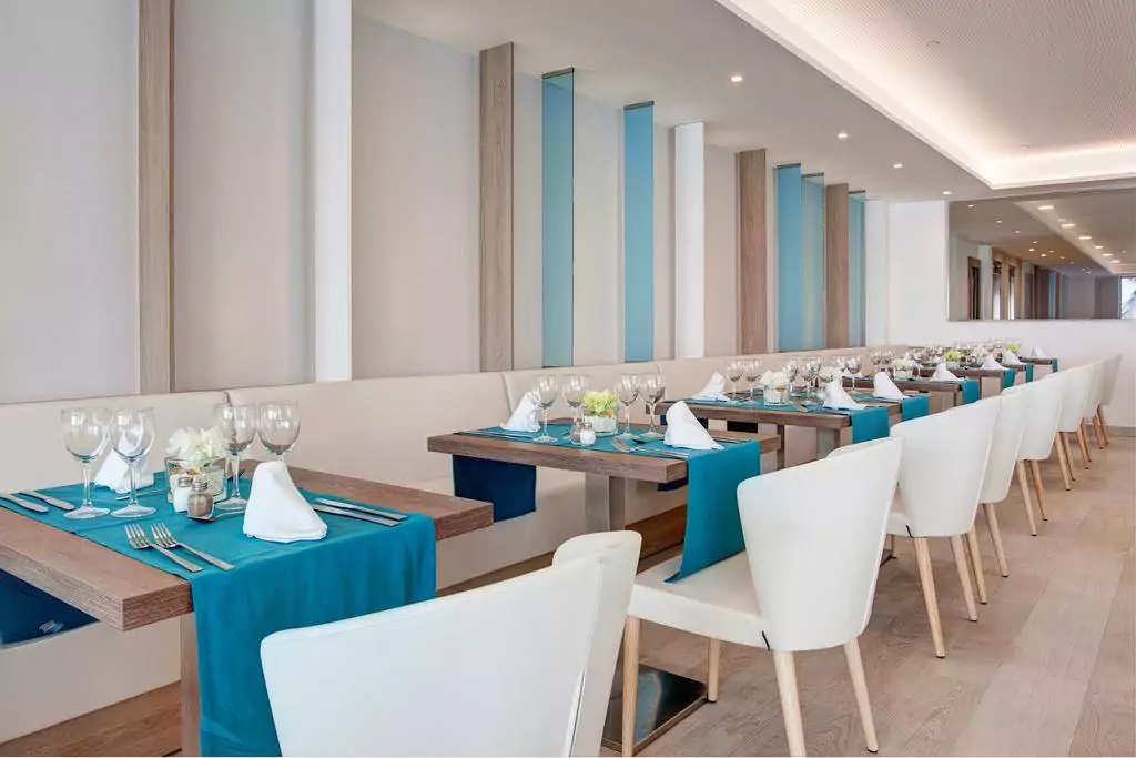 distance table restaurant